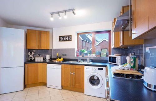 Newport Pagnell House | Cosy House - Free Parking, Fast Wifi & SmartTV