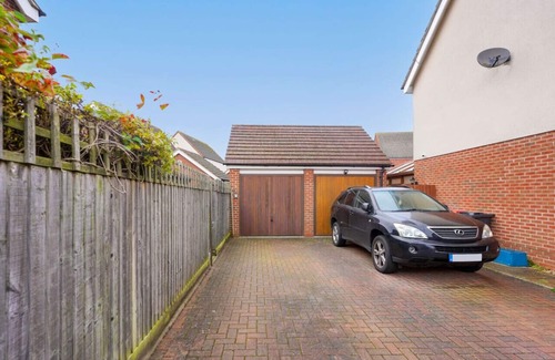 Newport Pagnell House | Cosy House - Free Parking, Fast Wifi & SmartTV