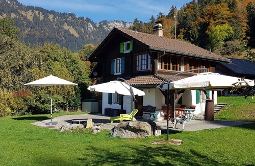 Corbeyrier Ski Chalet | Cosy individuel chalet with a amazing alps and lake panorama, large garden.