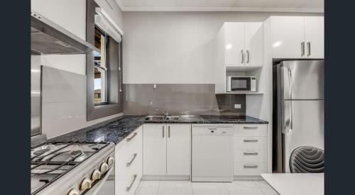 Mount Gambier Apartment | Cosy Lodge Mount Gambier close to shopping, eating