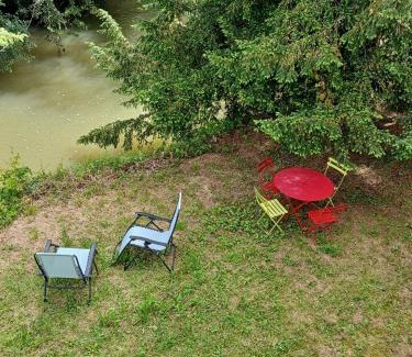 Cordes-sur-Ciel Apartment | cosy logis et son écrin de verdure