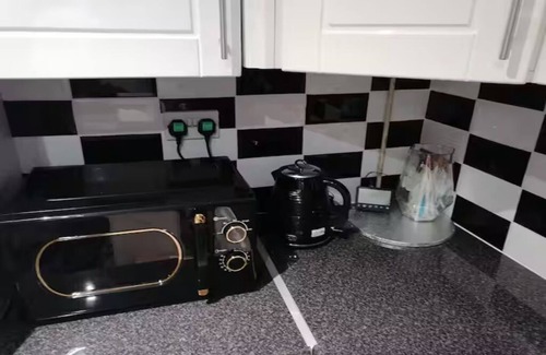Luton House | Cosy Luton 3 Bedroom House. 5 mins to L&D Hospital/15 mins to Luton Airport