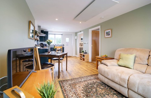 Penryn House | Cosy modern barn conversion for couples in nature. For Falmouth & beaches