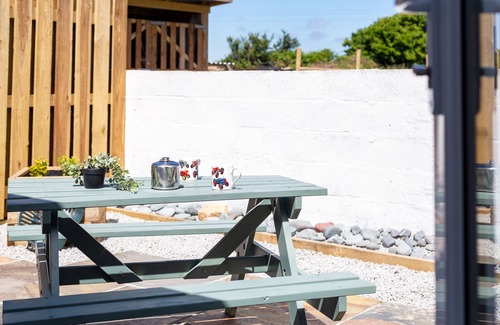 Penryn House | Cosy modern barn conversion for couples in nature. For Falmouth & beaches