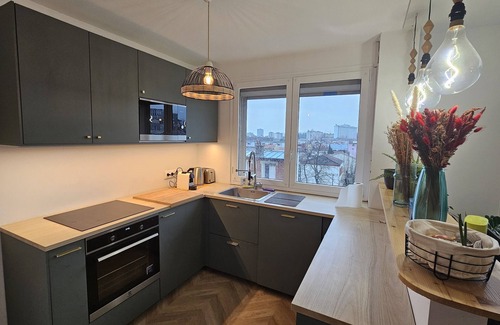 Le Kremlin-Bicetre Apartment | Cosy & Modern Flat With a Balcony
