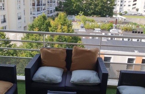 Le Kremlin-Bicetre Apartment | "Cosy & Modern" Apartment with private parking and close to the Paris metro!