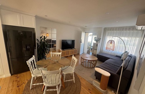 Oak Park House | Cosy Modern RetreatI CourtyardI Parking*FREE1night