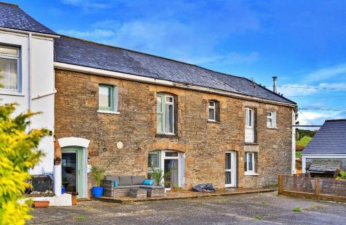 Newquay House | Cosy Nook Cottage Perfect Family & Beach Getaway