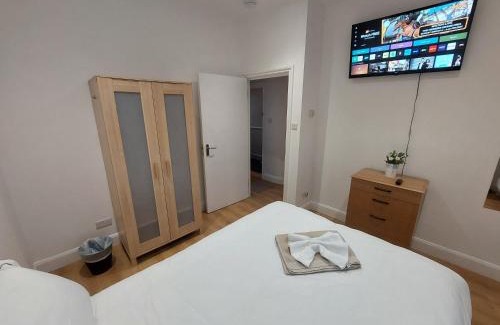 Kensal Green Apartment | Cosy North Kensington Family apartment for 4 persons - Children stay free Netflix in all bedrooms Close to underground and overground stations
