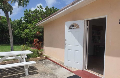 Blue Waters Apartment | Cosy one bedroom apartment on the beautiful south coast, close to Accra beach.