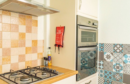 Portland House | Cosy Portland Cottage | Sea Views, Walk to Beach & Coastal Path, Dog Friendly