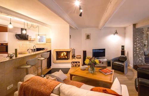 Molleges House | ★ Cosy Provencal town house in the heart of the Alpilles ★Close to all amenities