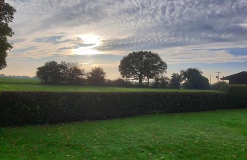 Chelmondiston House | Cosy Rural Barn Conversion 5 Min Drive To Pin Mill 1 BR + sofa bed