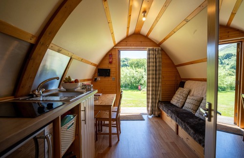 Garn Fadryn Cabin | Cosy Rural Cabin With Hot Tub