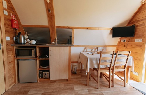 Thirsk Cabin | Cosy Rural Cabin with Private Hot Tub