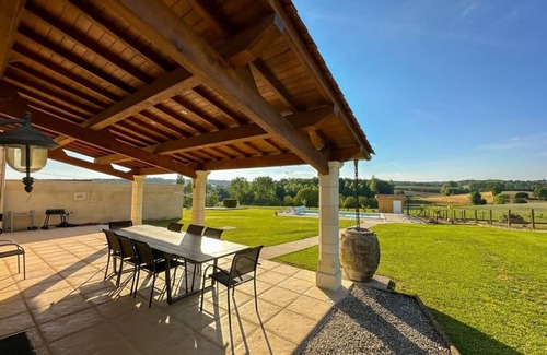 Laprade House | Cosy Stay, Remote Work Retreat, 9 Guests Aubeterre