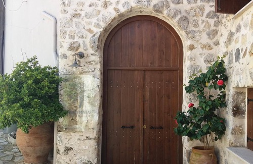 Spilion Apartment | Cosy Stone Built Suite, feeling cretan authenticity!