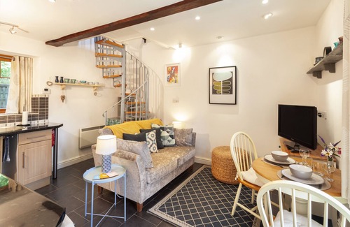 Minehead Cottage | Cosy stone cottage on Exmoor National Park. cycle/walk from door. Pub 2 mins.