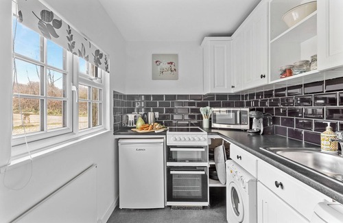 Saint Gennys House | Cosy stone cottage for 4 near Bude - 10 mins from beach