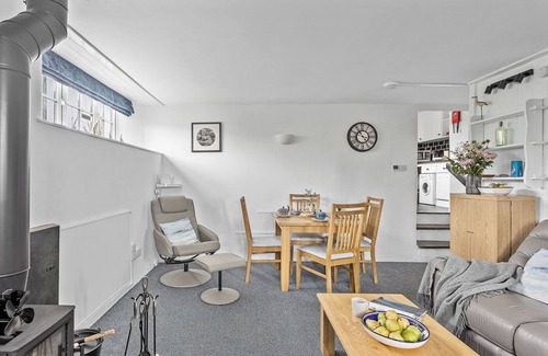 Saint Gennys House | Cosy stone cottage for 4 near Bude - 10 mins from beach