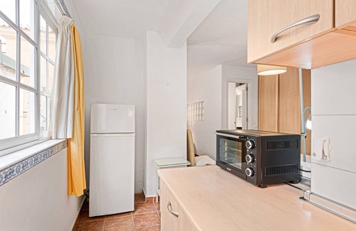 Pedregalejo Playa Apartment | Cosy Studio Apartment in Málaga close to the Beach with Wi-Fi