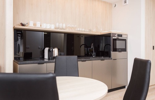 Wesoła Zachod Apartment | Cosy studio Apartment with Aircon and Balcony