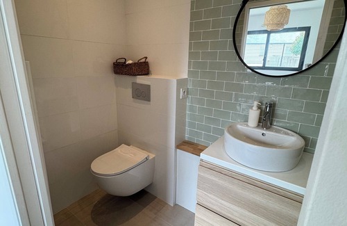 Questembert Apartment | Cosy studio in quiet location, Questembert town center