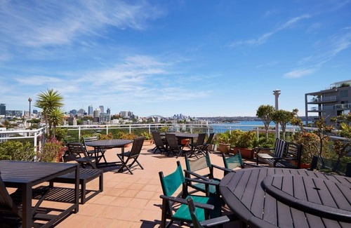 Darling Point Apartment | Cosy Studio with Rooftop Terrace and Bay Views