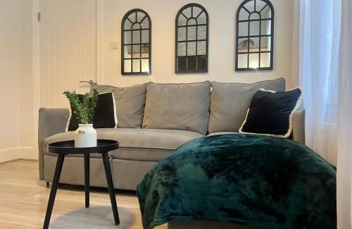 Lea Bridge Apartment | Cosy & Stylish - Boho 2 bed flat with Garden