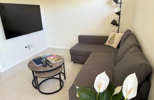 Baulkham Hills Villa | Cosy Sunlit Home Away from Home