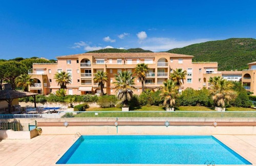 Cavalaire-sur-Mer Condo | Cosy T3 à 750m de la plage + accès piscine