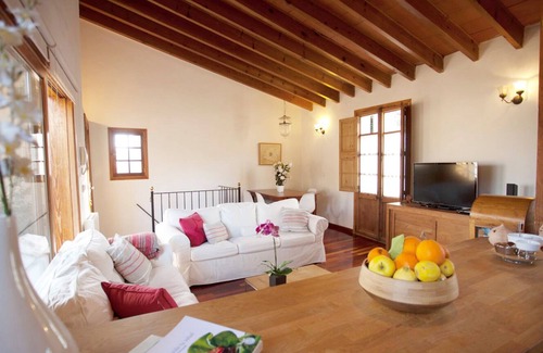 Andraitx House | Cosy Townhouse in the heart of Andratx with mountain views