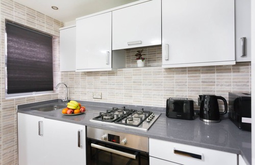 King's Cross House | Cosy Triple Room with Private Bathroom (En-suite)