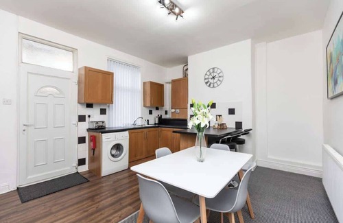 Purston Jaglin House | Cosy two bedroom property!