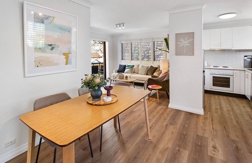 New Farm Apartment | Cosy Unit with Parking near New Farm Park & River