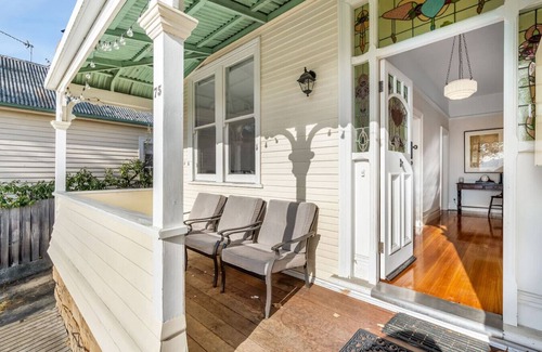 West Hobart Apartment | Cosy Upgraded Character Home in Leafy West Hobart