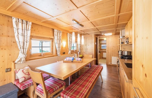Distelberg Ski Chalet | Cosy Vacation Home "Chalet Zur Auszeit" in the Zillertal Area with Mountain View
