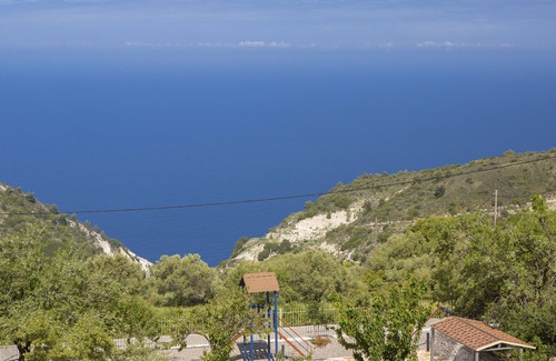 Lefkas Villa | Cosy Villa Ersi deal for couples and families,with private pool & sea view