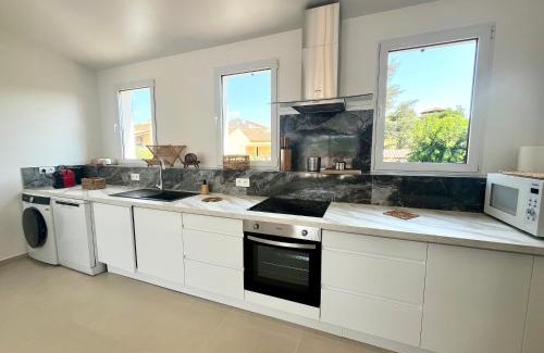 Bagnols-en-Foret Apartment | Cosy village Home with Horizon