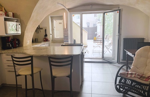 Eygalieres House | Cosy village house in Provence for 2,4,6 or 8, air-con, courtyard with swim pool