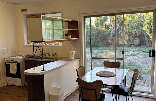Mansfield House | Cosy Wappan House/Retro Charm in Prime Location with fire place