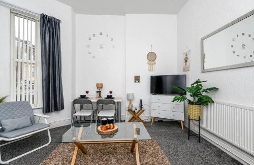 Birkenhead Apartment | Cosy Wirral home near Liverpool with Free Parking!