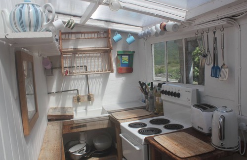 Padstow Cabin | Cosy with a real Cornish feel right on the beach, near Padstow.