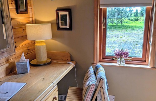 Auchinleck Cabin | Cosy Wood Cabin in Rural Area Near National Park