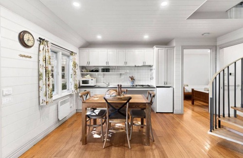 Portarlington House | Coton Cottage on the waterfront