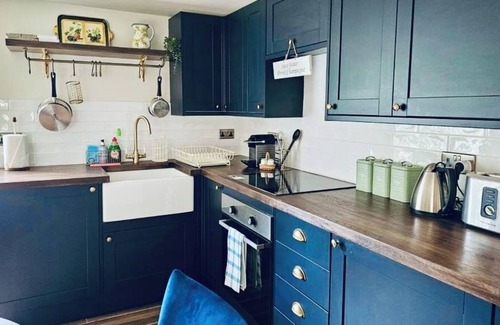 Enstone Cottage | Cotswolds 1 Bedroom Cottage 5min From Soho Farmhouse. Cosy & Newly Refurbished