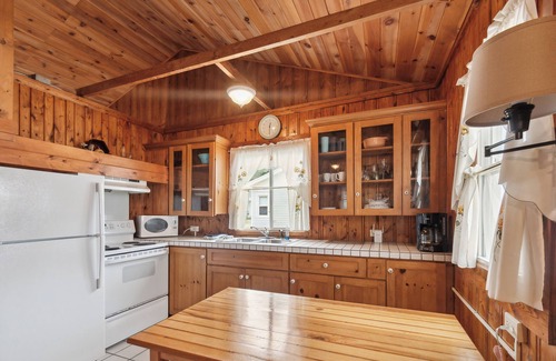 Greenbush Cabin | Cottage #1: 2BR/1BA Relaxing Lakefront Retreat!nn