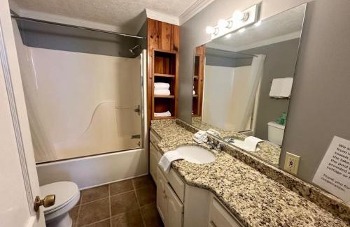 Nancy House | Cottage 1- Lees Ford Marina