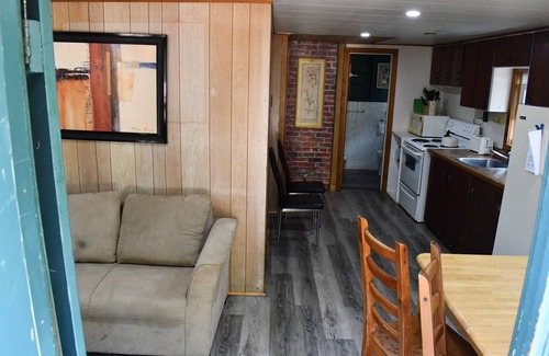Sauble Beach Cottage | Cottage #13 - Sauble Beach Private Beach Access