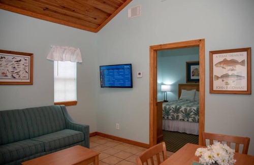 Fulton House | Cottage 16 at D&R Pelican Bay Resort